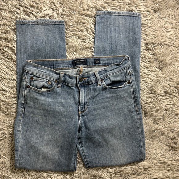 Lucky Brand light wash mid rise  Straight sweet  Leg Jeans size 6 - Picture 2 of 8
